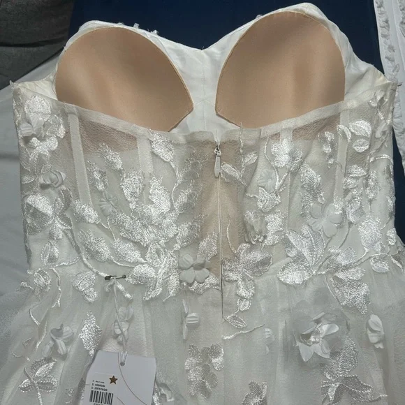 Anthropologie “The Ivy” Ivory Strapless Wedding Dress